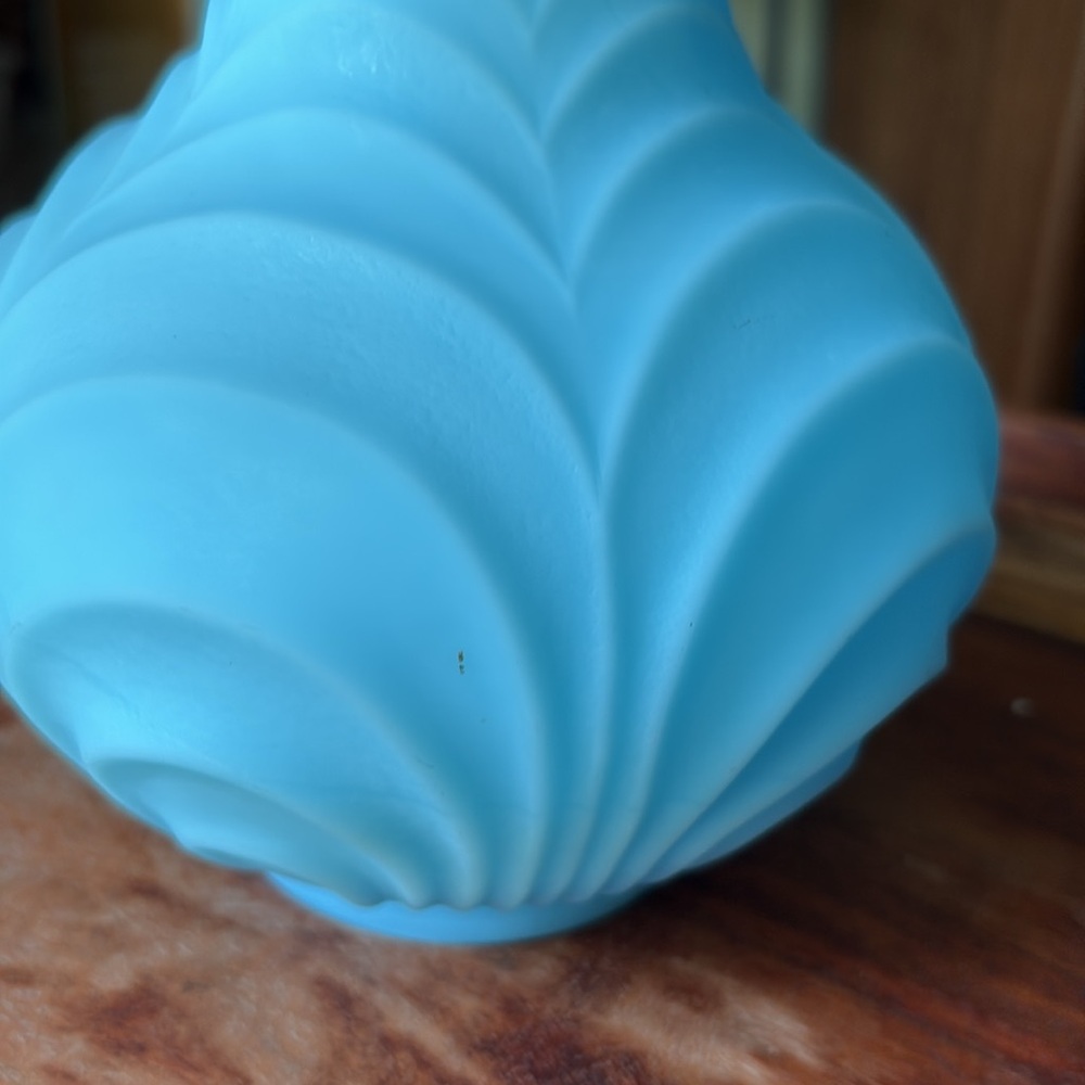 Fenton Vase - Picture 2 of 6